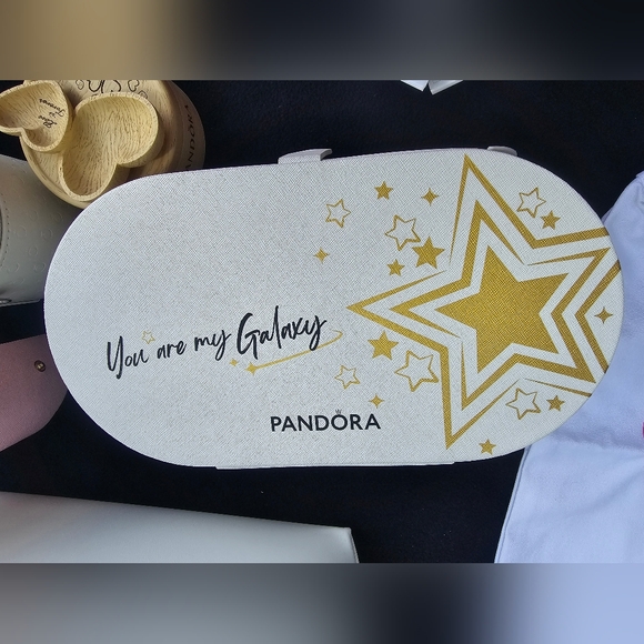 Pandora jewelry carry case - Picture 1 of 5